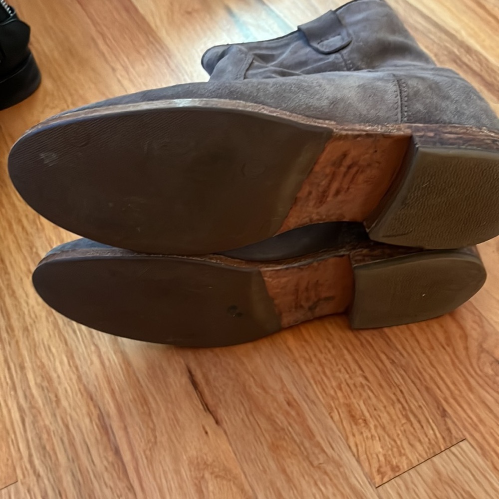 The bottoms have been resoled - Picture 2 of 6